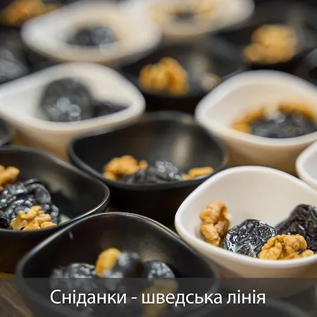 F&b