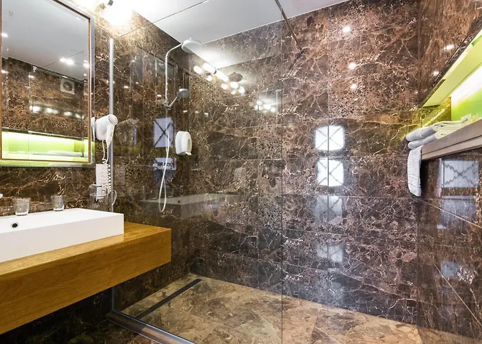 Otel F&b 4*
